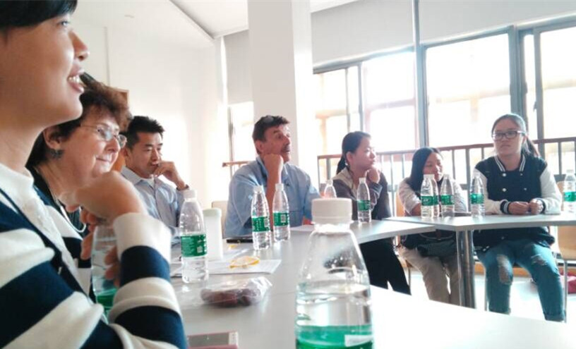 â?1如何成为一名优秀的高中教师”讨论会_副本.jpg â?1如何成为一名优秀的高中教师”讨论会_副本.jpg